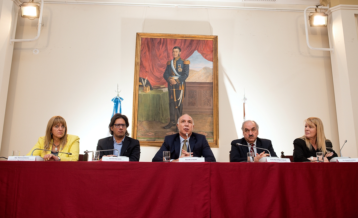 Lorenzetti particip del acto de apertura de una conferencia sobre crmenes complejos y la Corte Penal Internacional